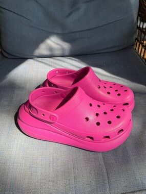 Magenta crush crocs